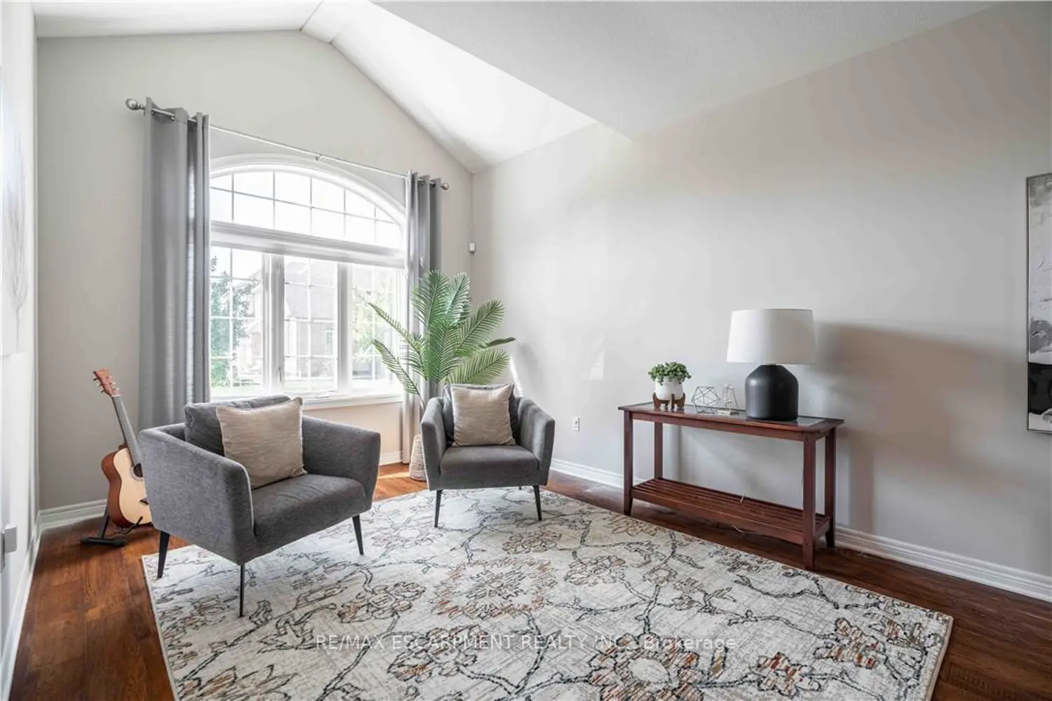 Additional image 3 of 51 Showcase Drive