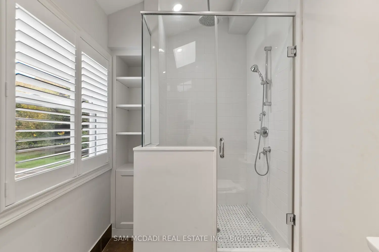 Additional image 14 of 2552 Jarvis Street