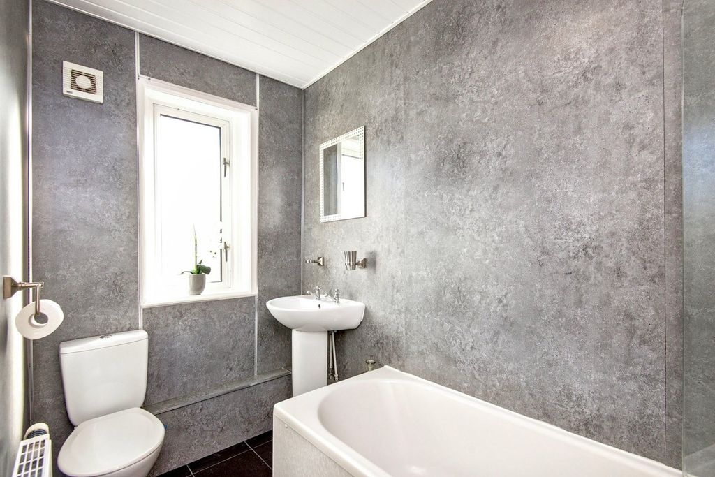 Additional image 6 of 2 bed flat for saleSt Nicholas Street, St Andrews KY16