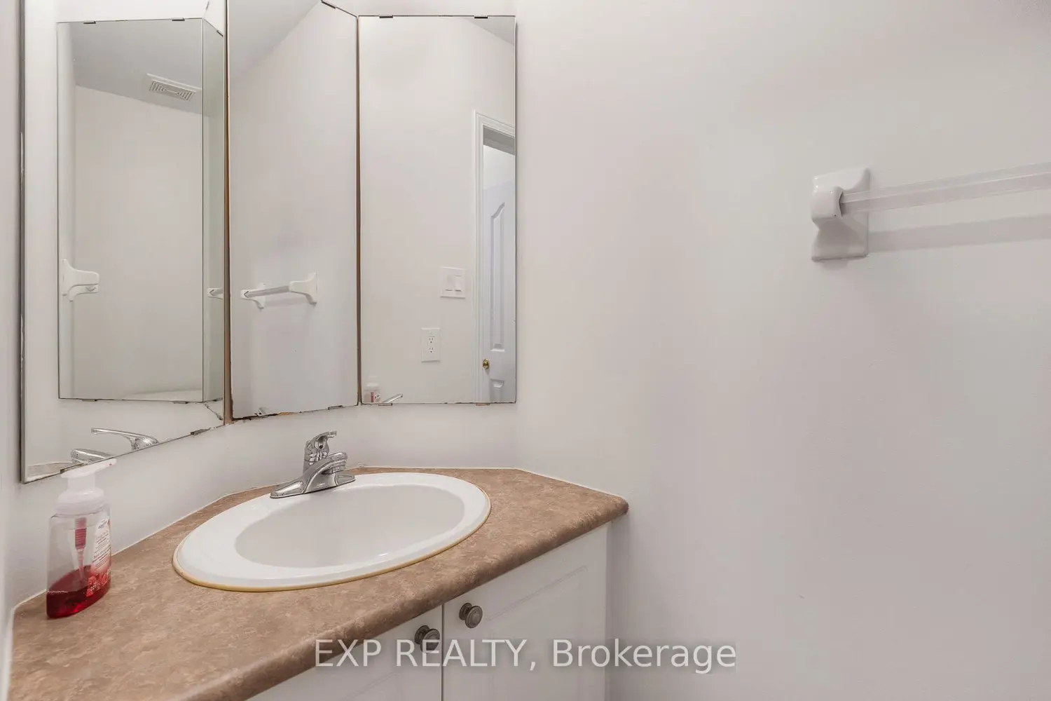 44 Tobermory Crescent photo 4