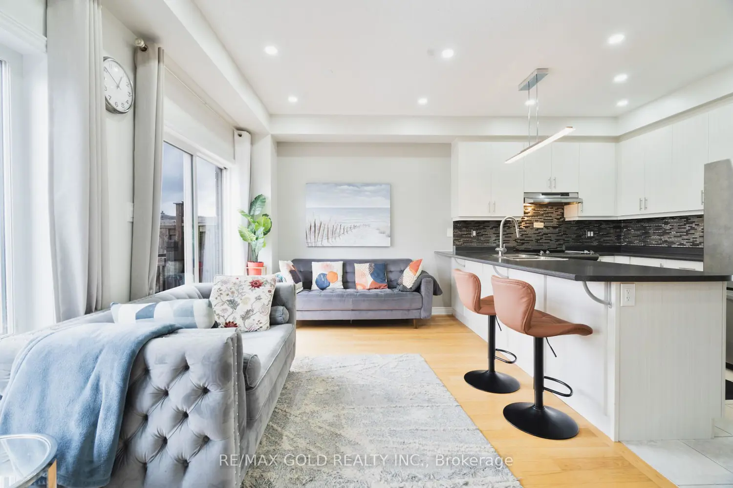 56 Snelgrove Crescent