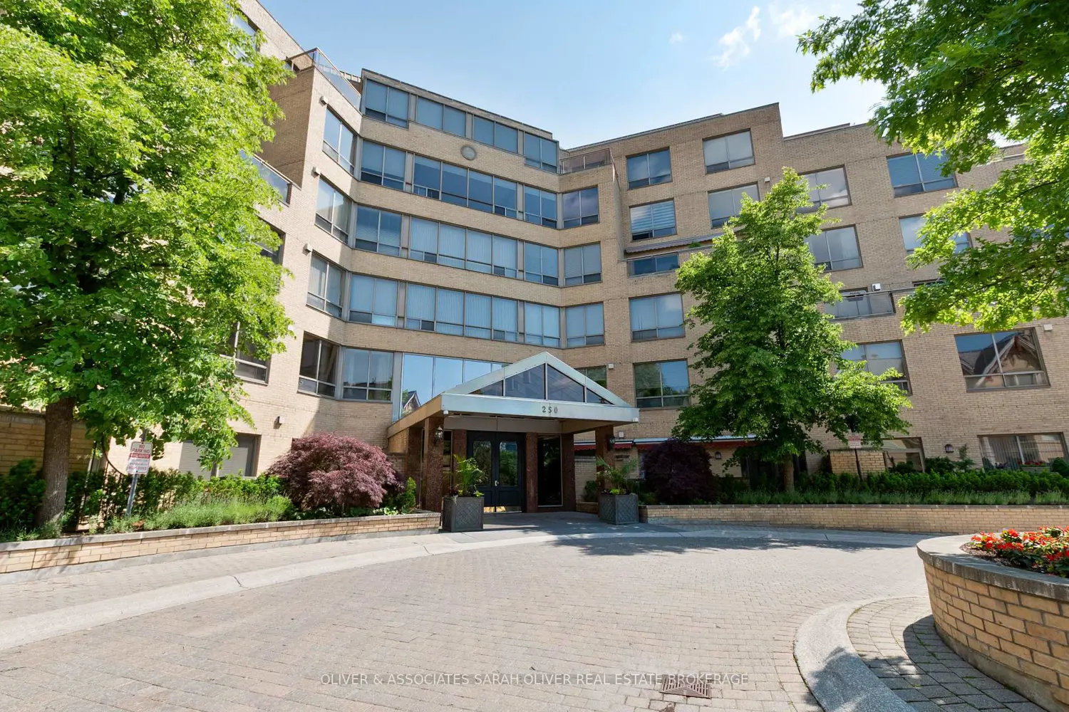 250 Sydenham Street 210 photo 2