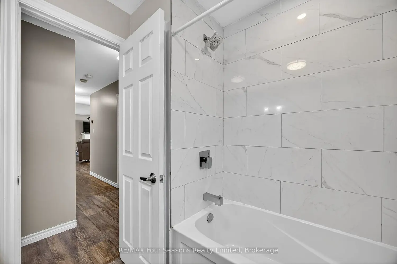 Additional image 10 of 7 Batteaux Road