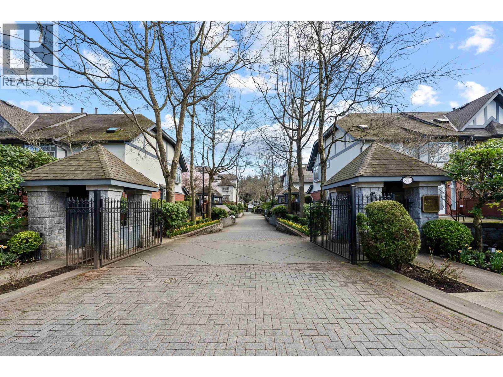 12 5880 HAMPTON PLACE