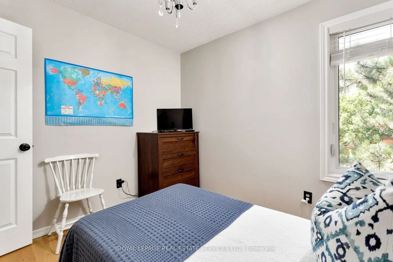 Additional image 11 of 2006 Glenada Crescent 7