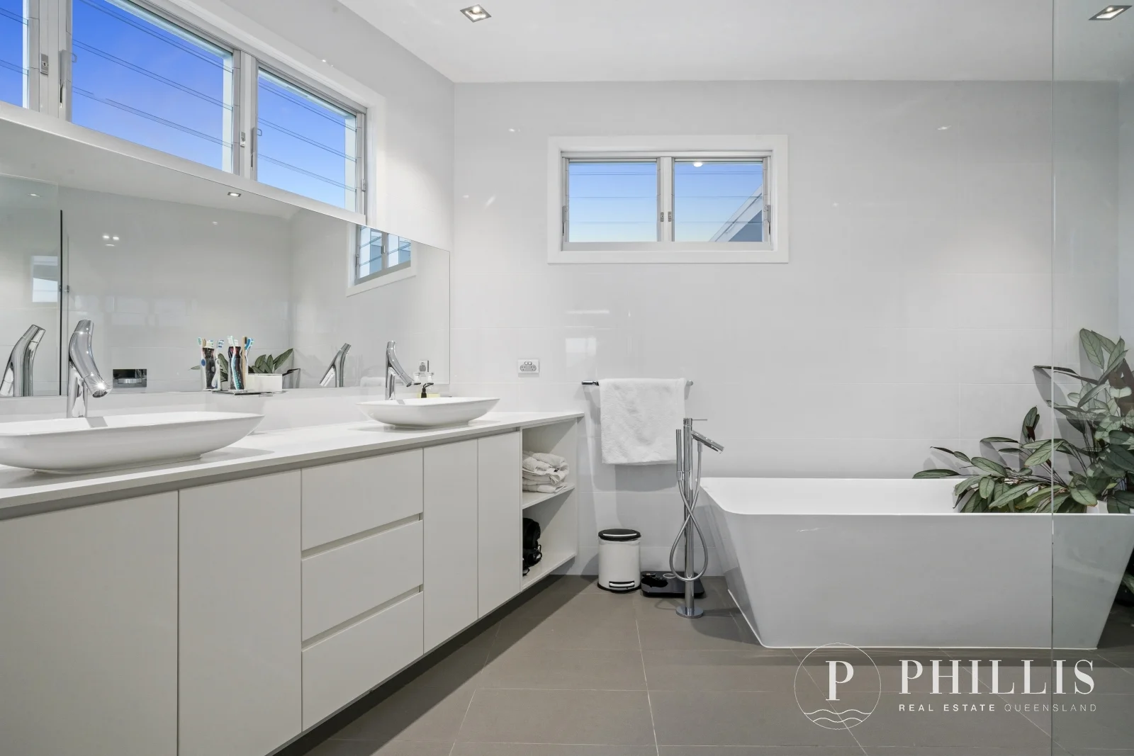 Additional image 32 of 26-28 Royal Albert Crescent, Sovereign Islands QLD 4216