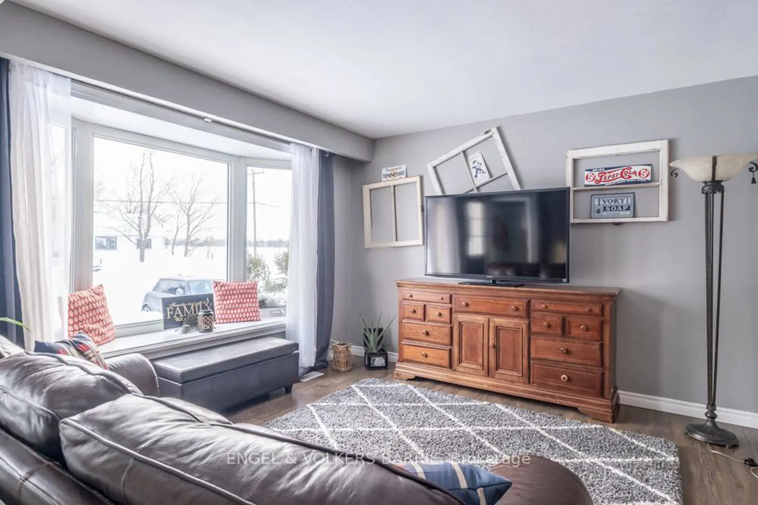 Additional image 8 of 1990 Victoria Street