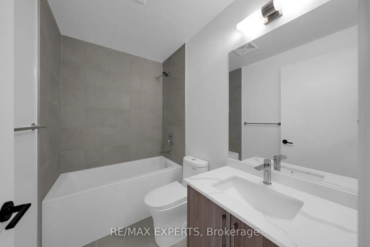 Additional image 10 of 2075 King Road 203