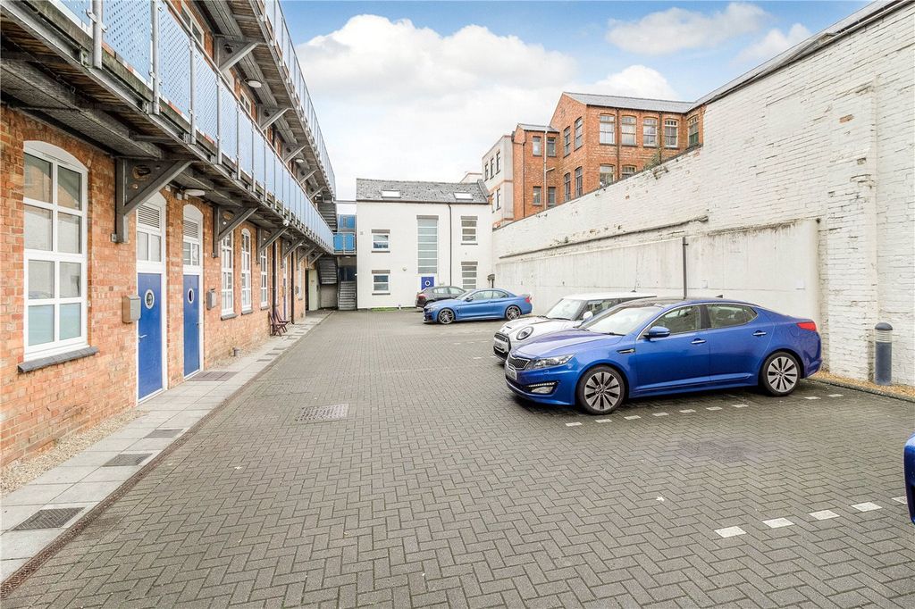 Additional image 13 of 2 bed flat for saleTalbot Road, Northampton, Northamptonshire NN1