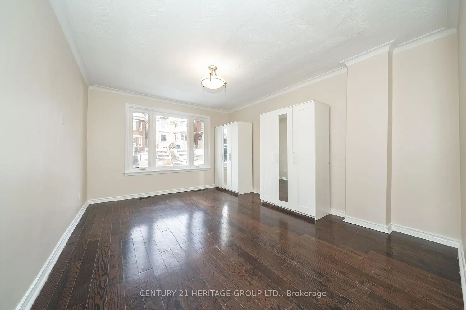 Additional image 3 of 215 Keele Street