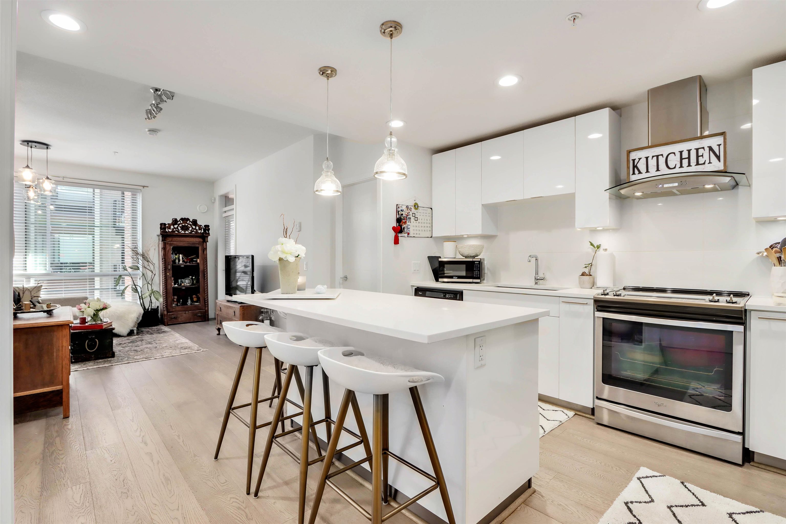 320-723 3rd Street W, North Vancouver, BC, V7M 0E4