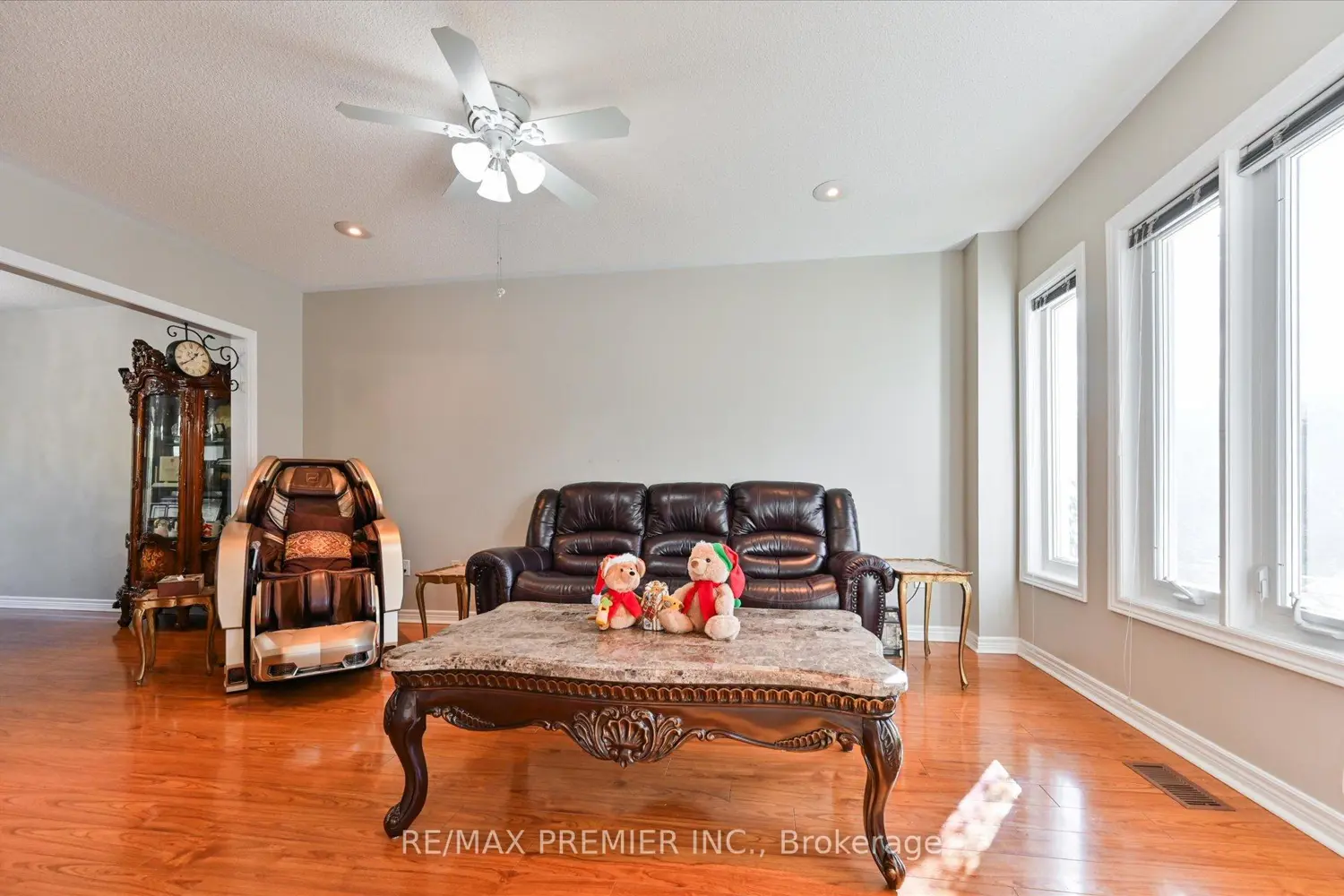 581 Wycliffe Avenue photo 2