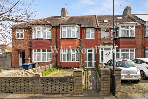The Larches, London N13