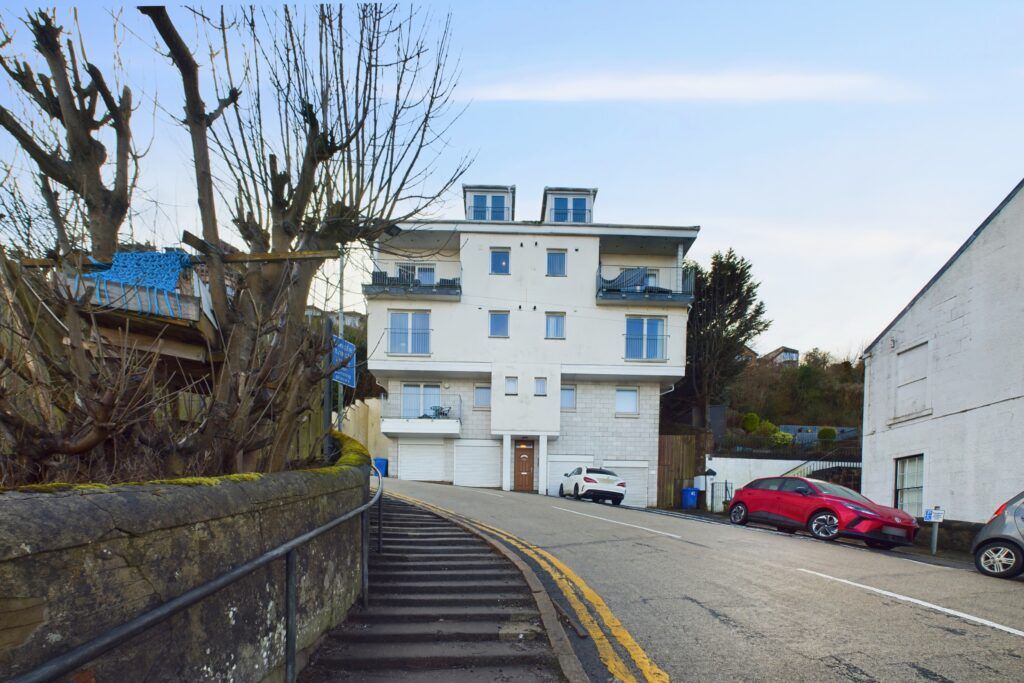 3 bed flat for saleFlat A, 71 Victoria Road, Gourock PA19