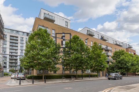 Epstein Square, London E14