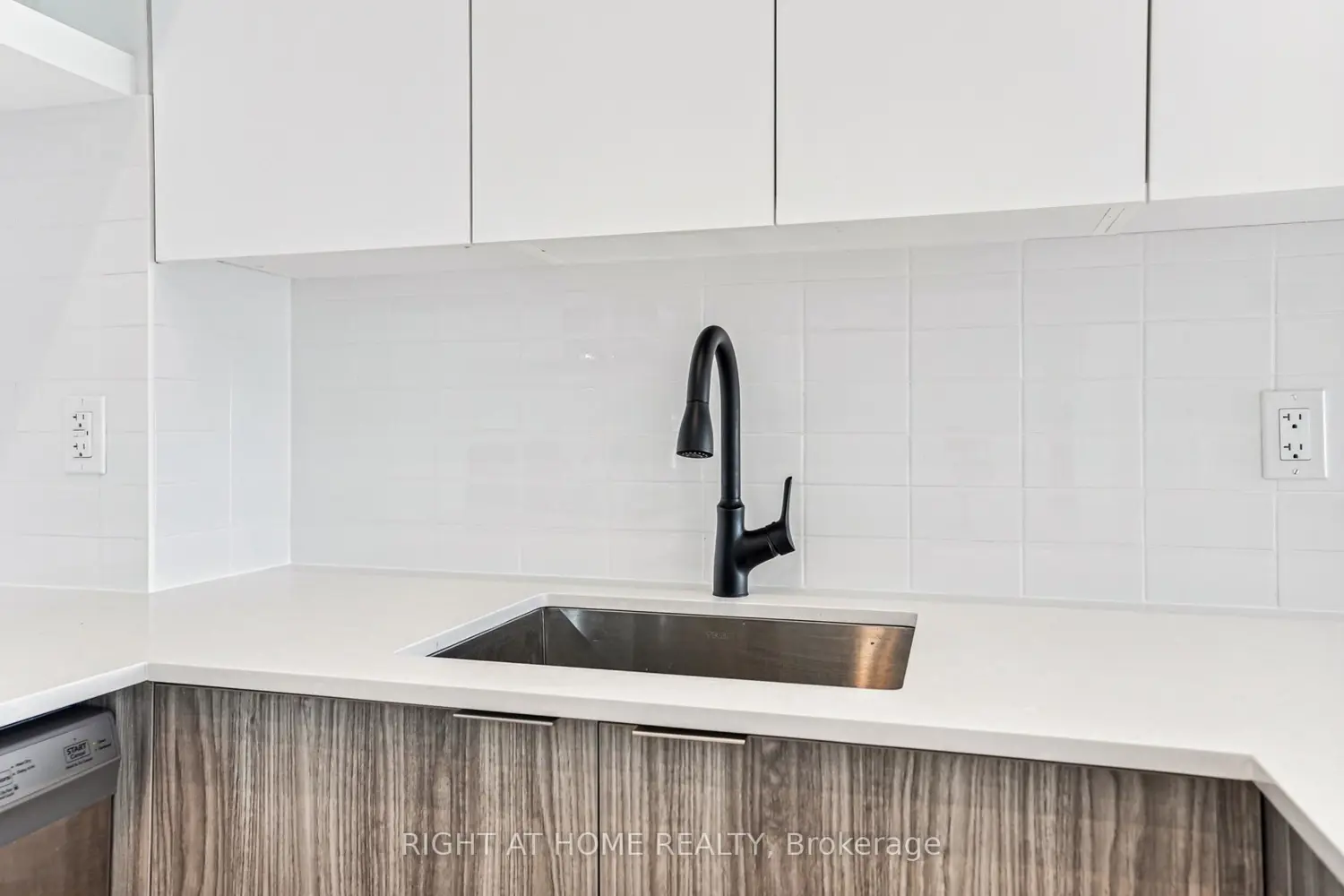 Additional image 9 of 2485 Taunton Road 436