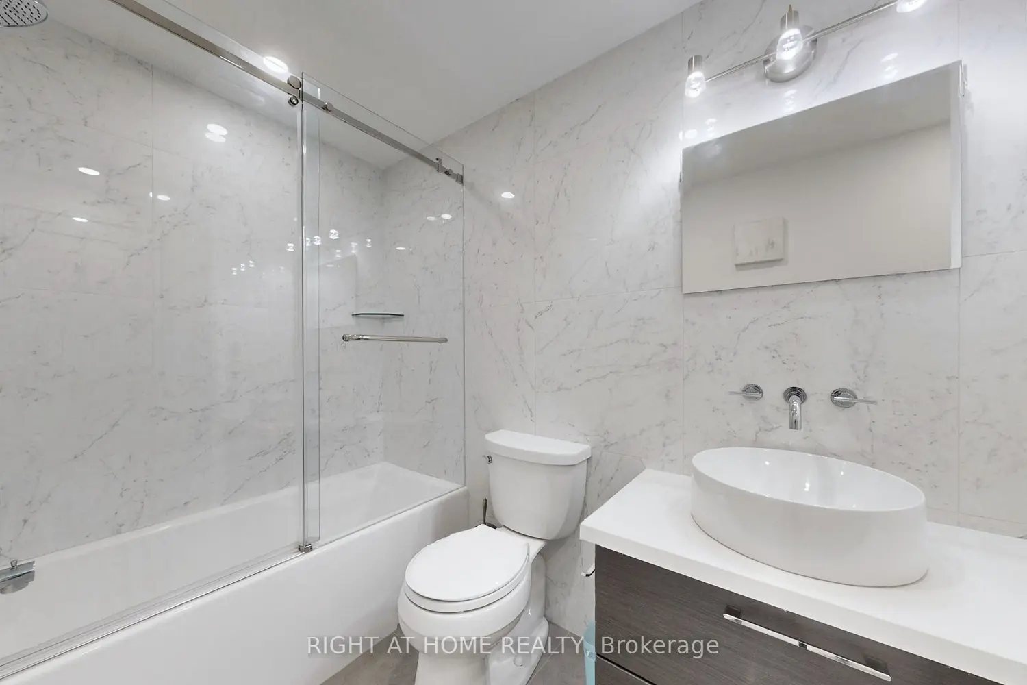 Additional image 16 of 400 Bloor Street 6