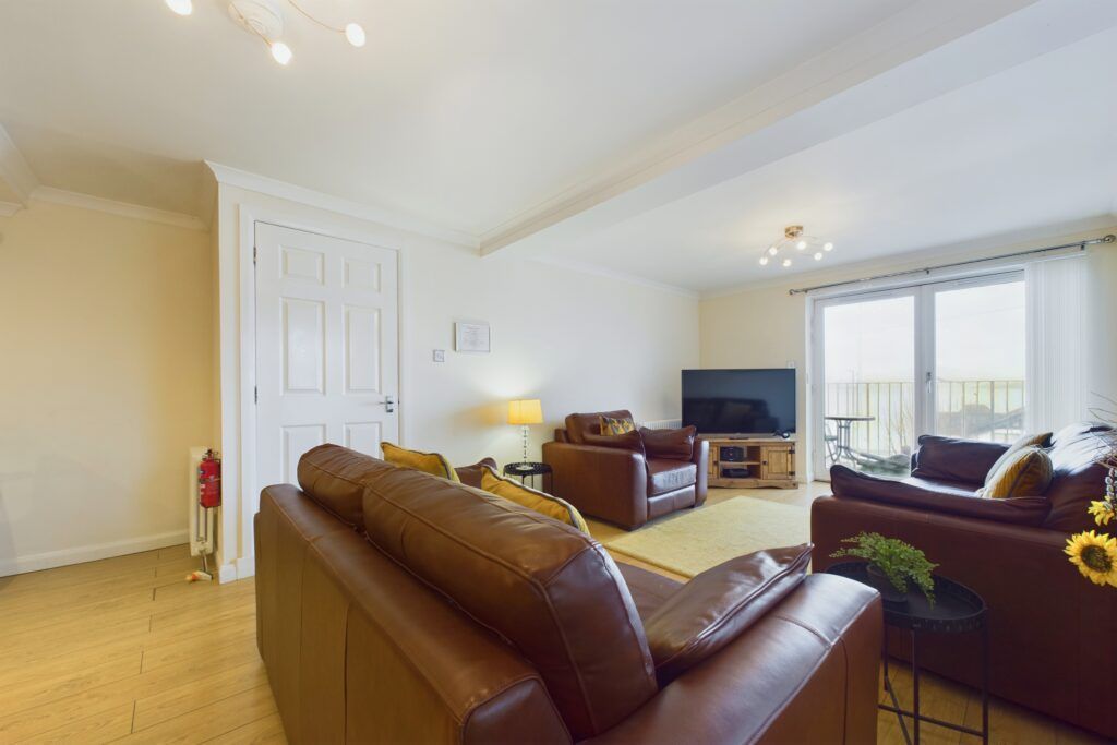 Additional image 4 of 3 bed flat for saleFlat A, 71 Victoria Road, Gourock PA19