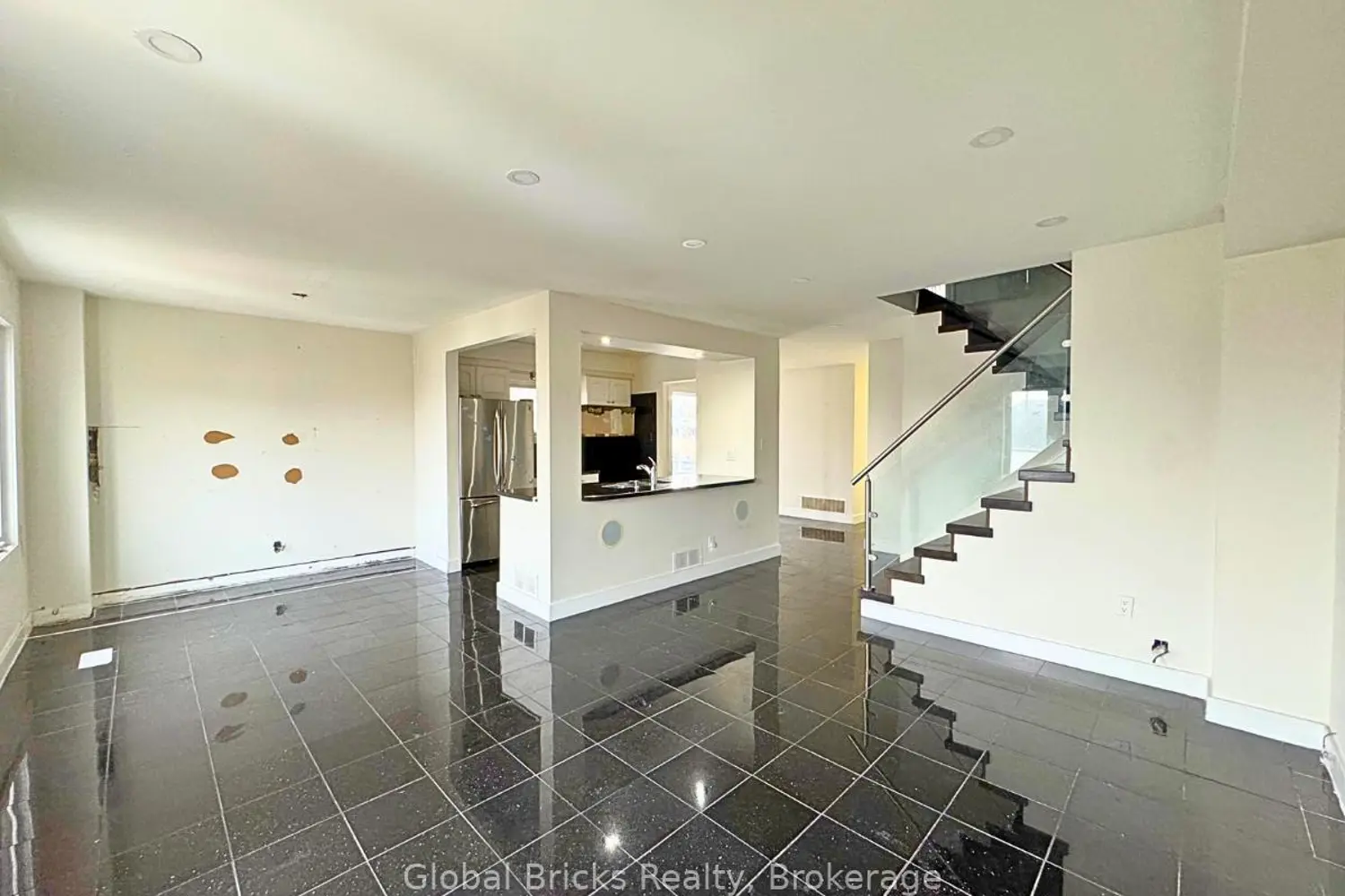 Additional image 10 of 41 Fieldview Crescent