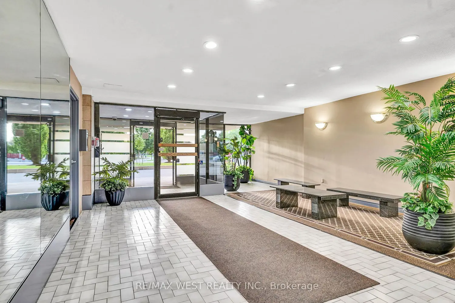 Additional image 6 of 2825 Islington Avenue