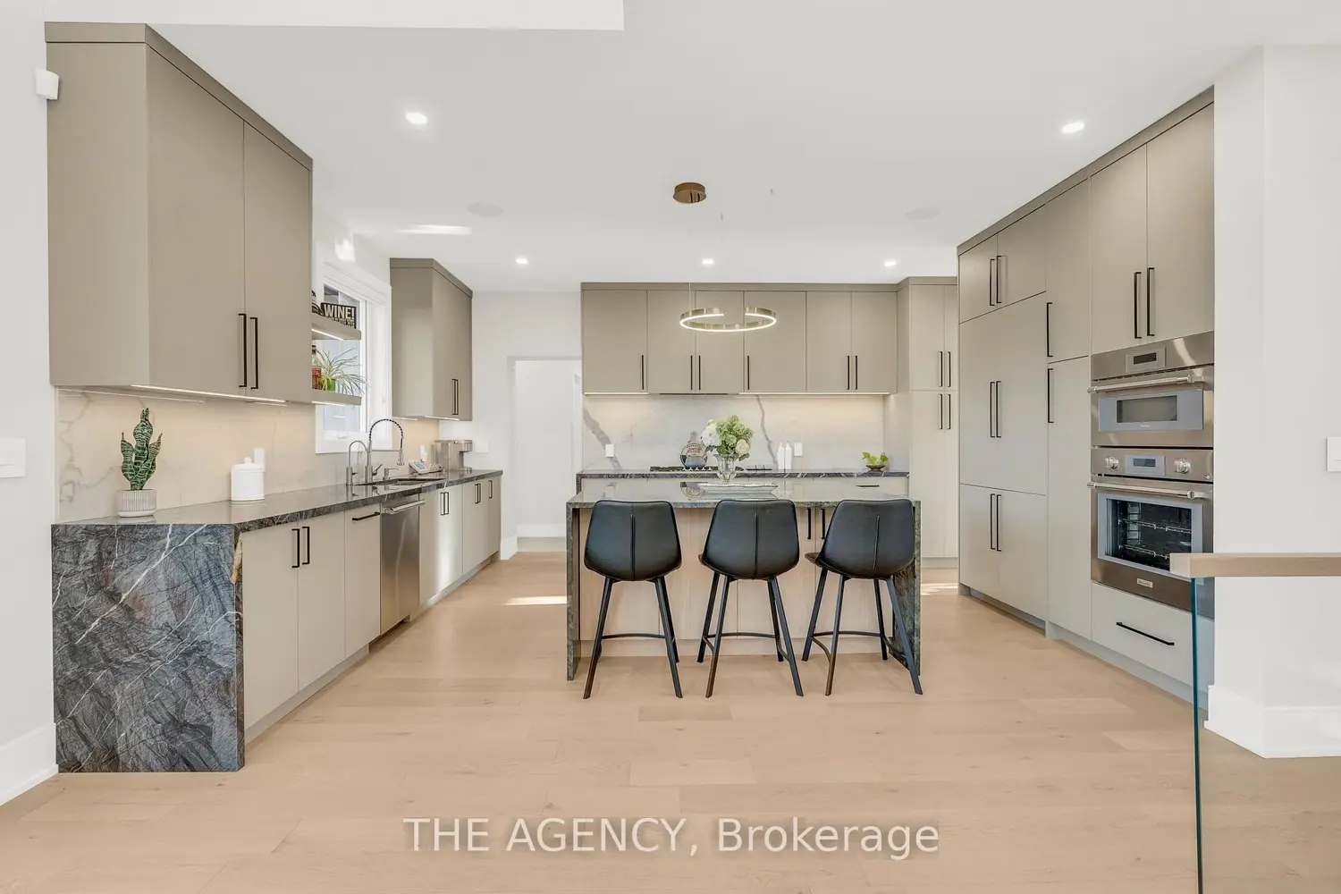 Additional image 8 of 519 Third Line