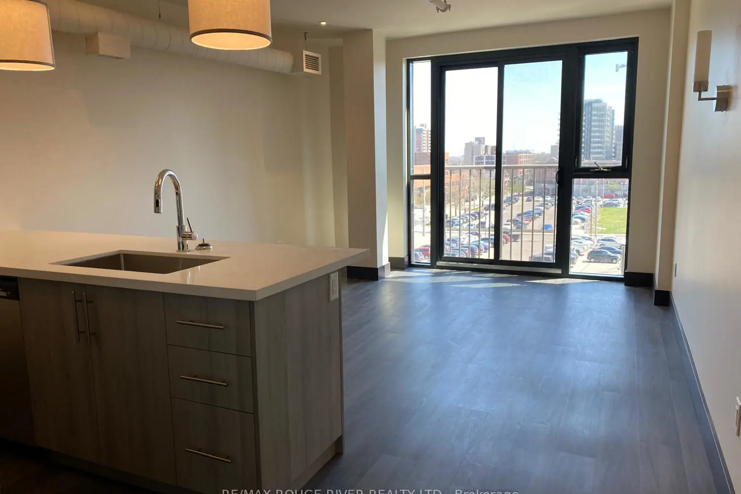 Additional image 4 of 121 King Street 408