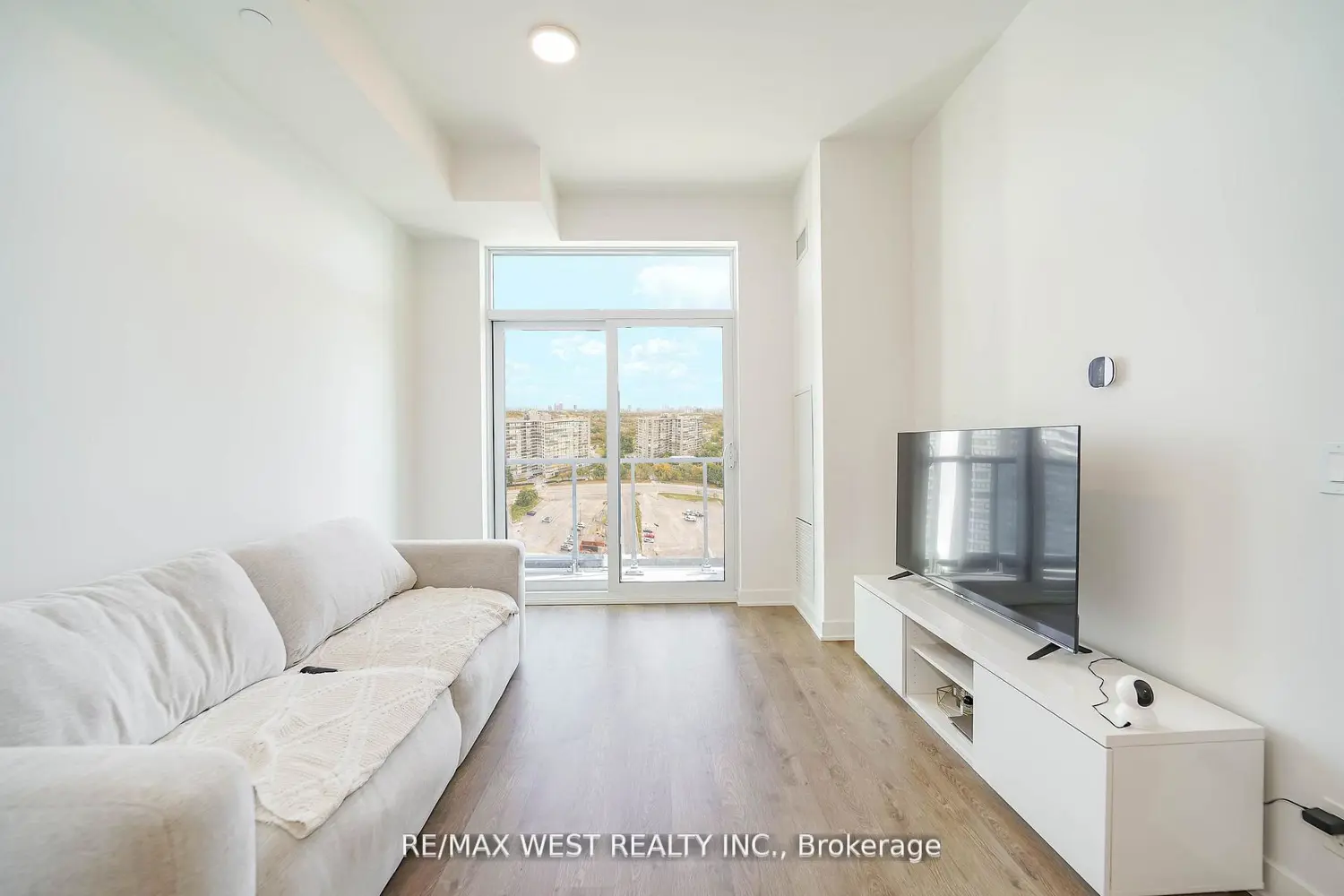 Additional image 2 of 50 Upper Mall Way 1101