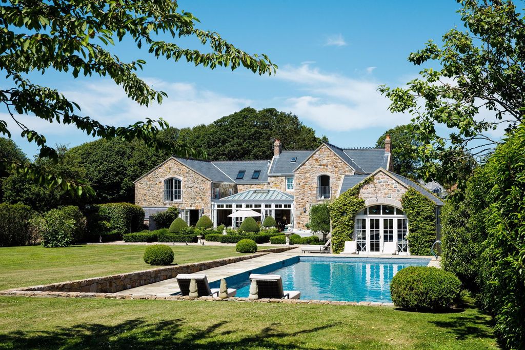 5 bed detached house for saleLa Chasse, St Saviour JE2