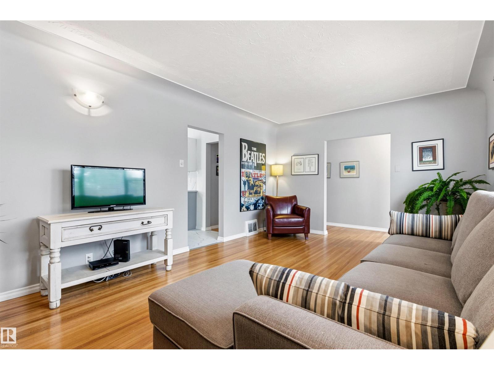 Additional image 5 of 13619 108 Avenue NW, Edmonton, AB, T5M2C7