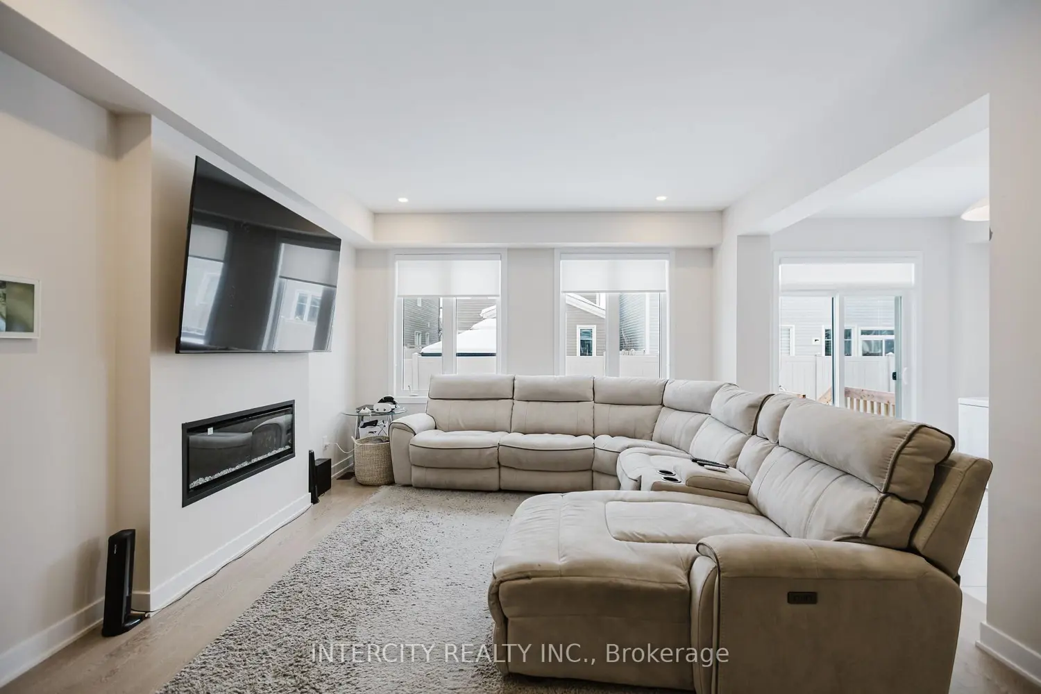 Additional image 5 of 124 Hackamore Crescent