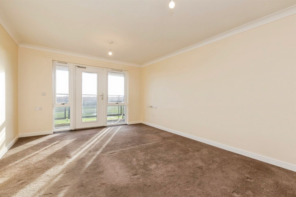 2 bed flat for saleHartfields, Hartlepool TS26 photo 2