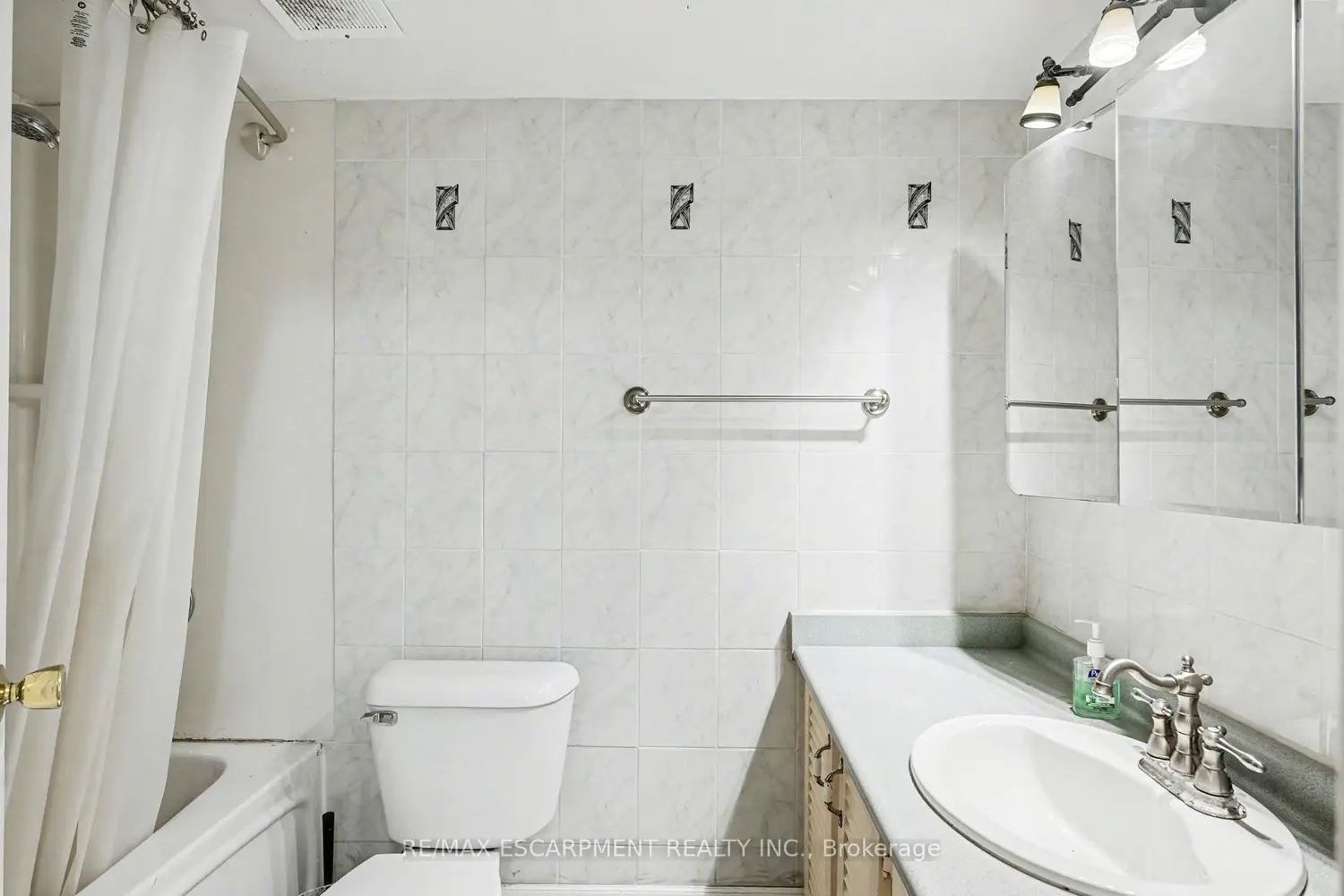 Additional image 13 of 500 Green Road 218