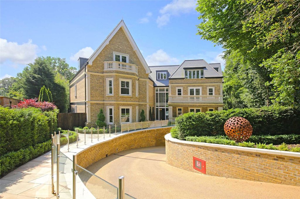 3 bed flat for saleCamlet Way, Hadley Wood, Hertfordshire EN4