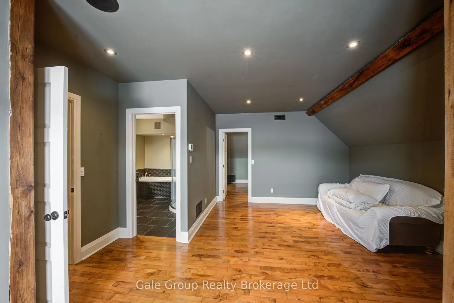 Additional image 8 of 81 Broadway Street 11