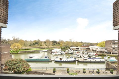 Numa Court, Brentford Dock, Brentford TW8