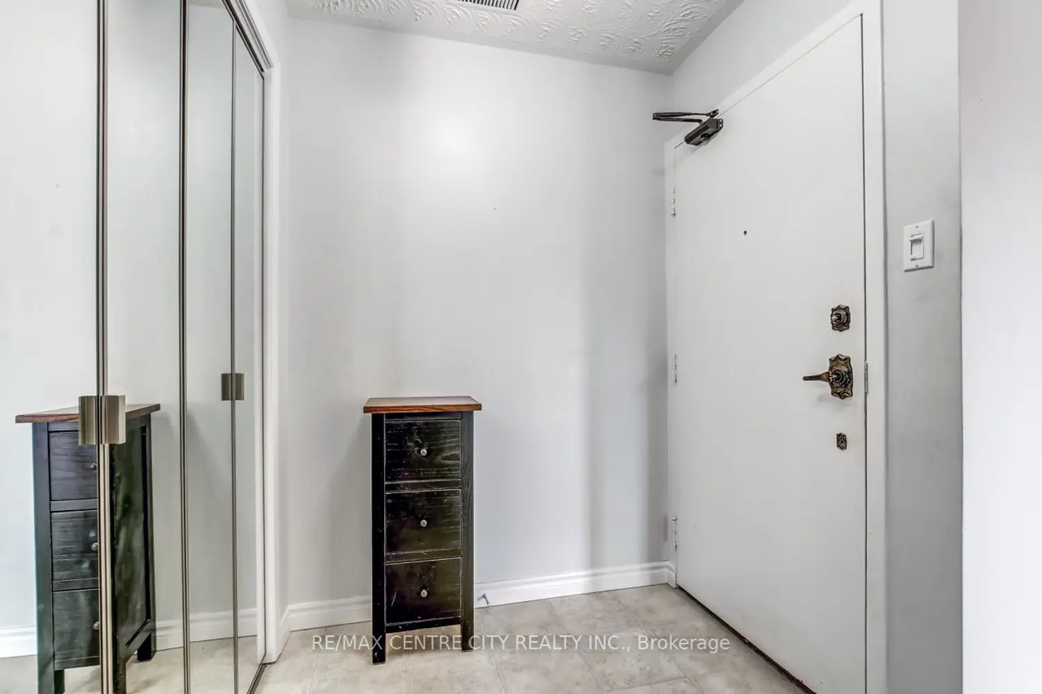 125 Elm Street 11 photo 4