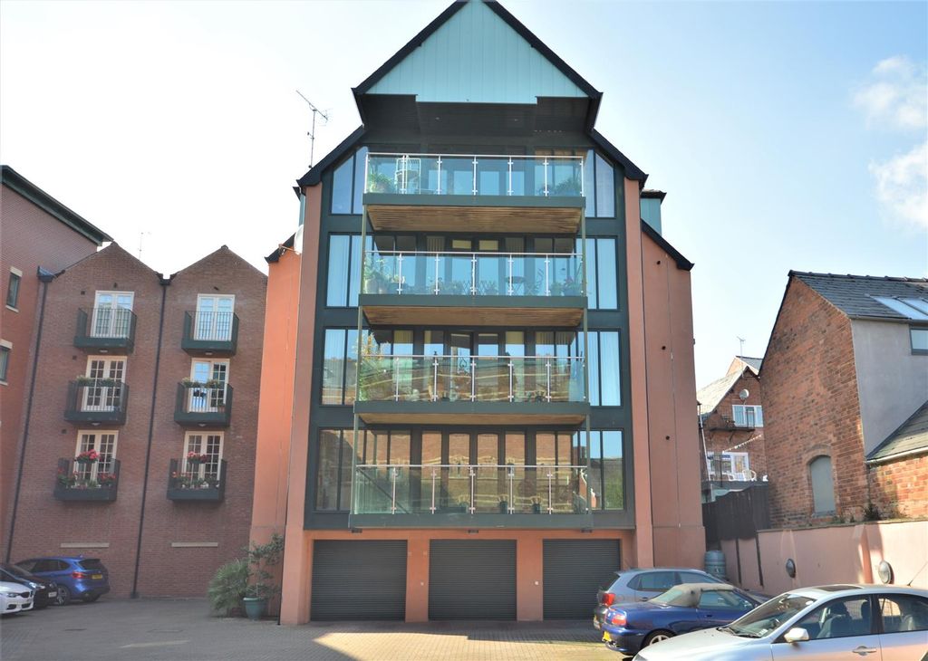 2 bed flat for saleApartment With Cathedral Views, Riverview Court, Hereford HR4