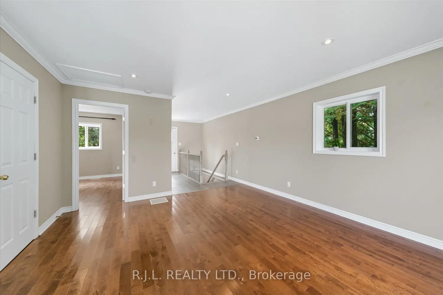 Additional image 8 of 178 Platten Boulevard