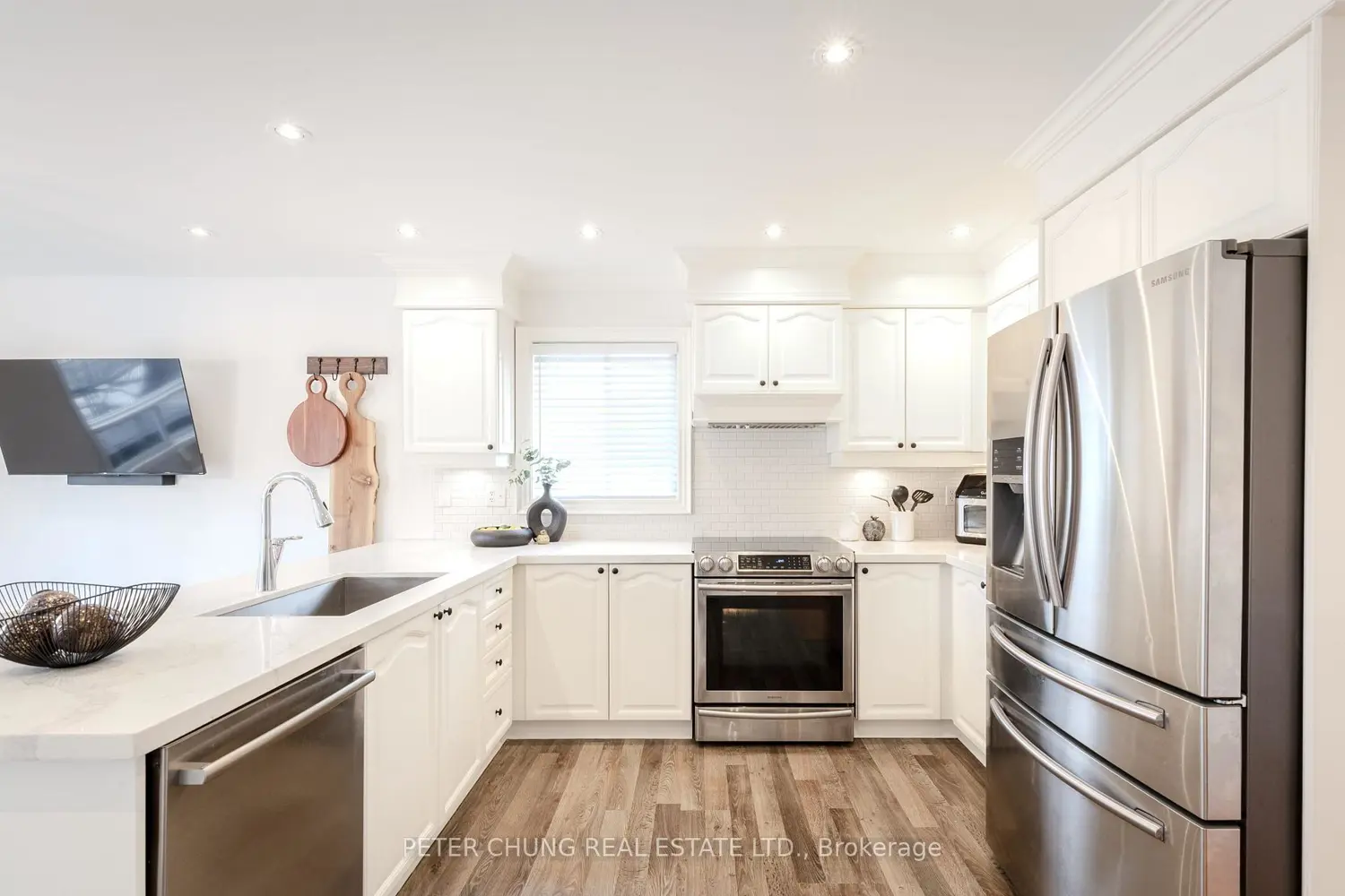 7 Veseli Court photo 5