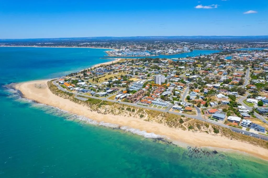 Additional image 2 of 10 Allan Pl, Halls Head WA 6210