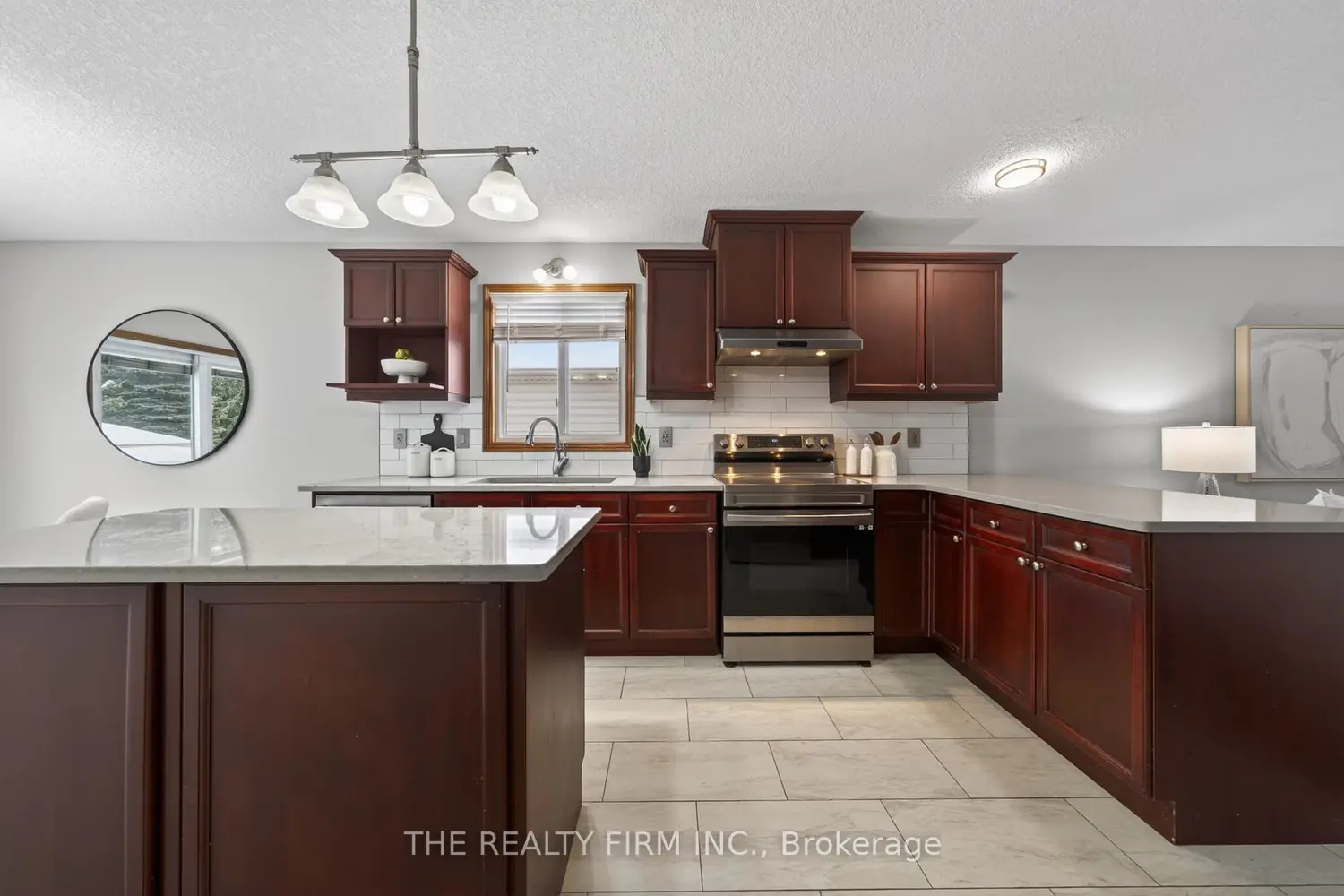 55 Queensway Drive photo 3