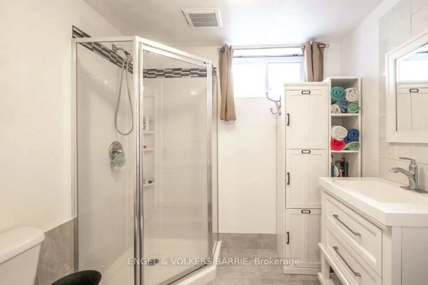 Additional image 14 of 1990 Victoria Street