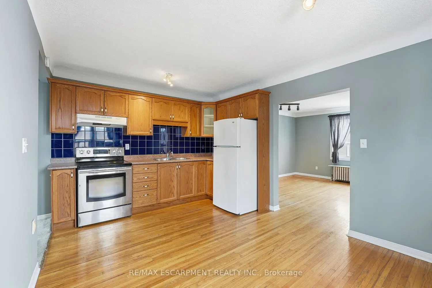 Additional image 9 of 97 Connaught Avenue 10