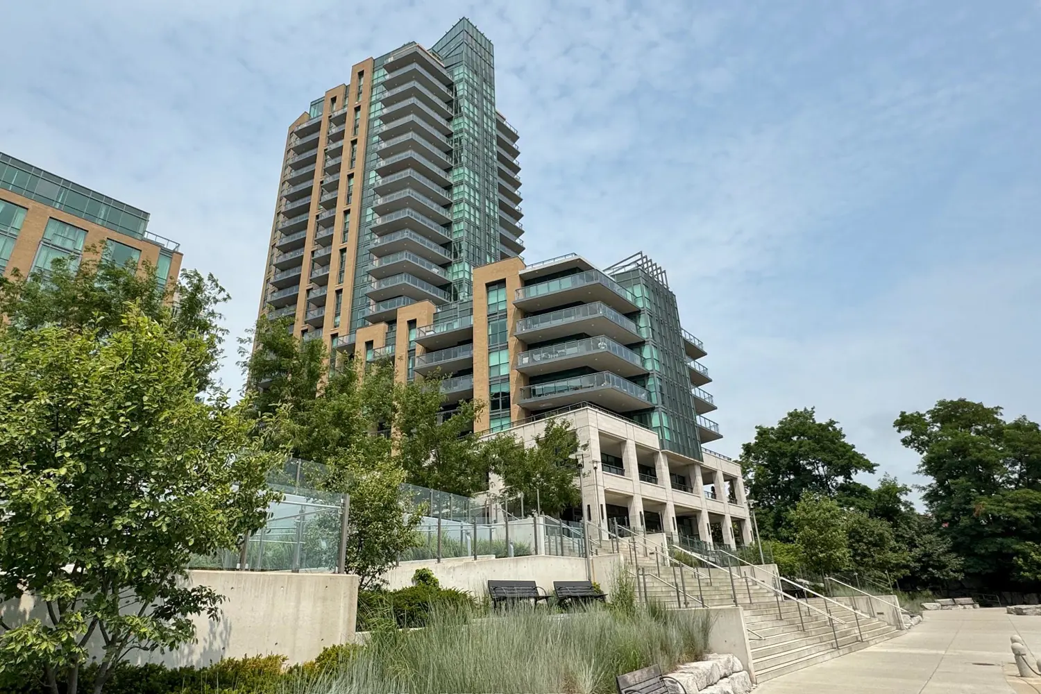 2060 Lakeshore Road 405