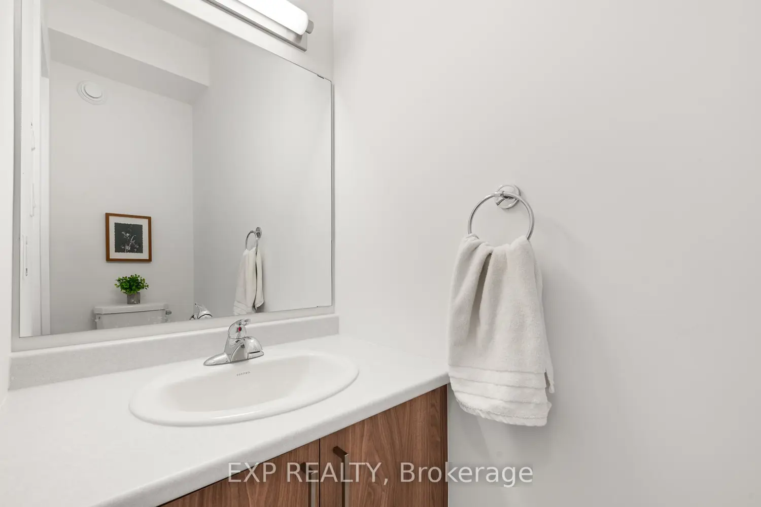 Additional image 13 of 1005 Silhouette Private