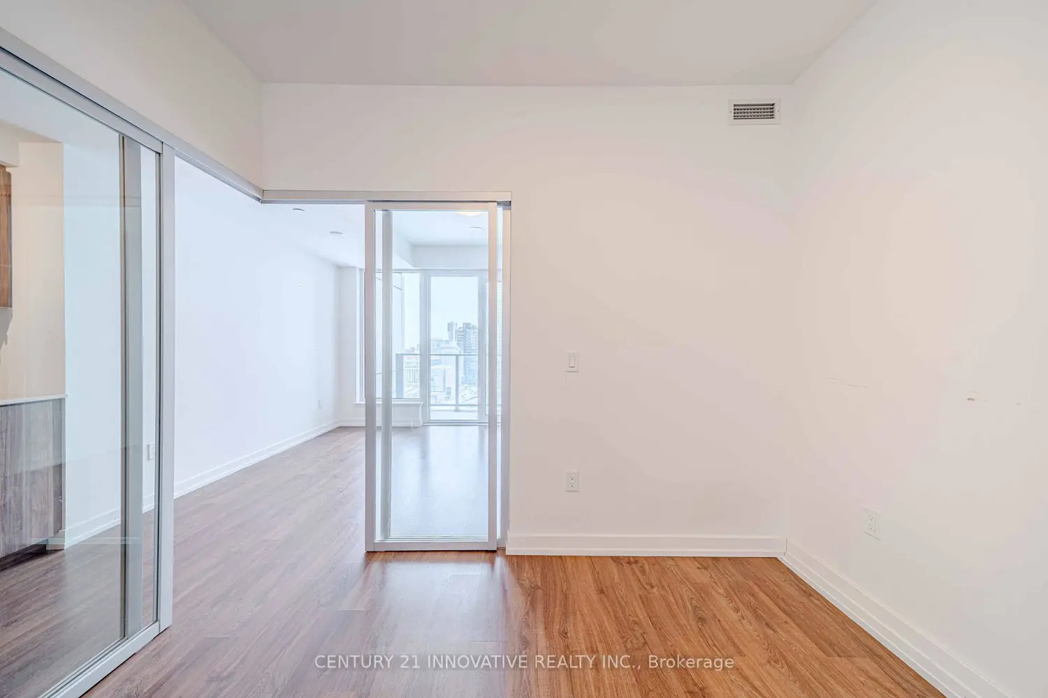 Additional image 10 of 15 Wellington Street 1005