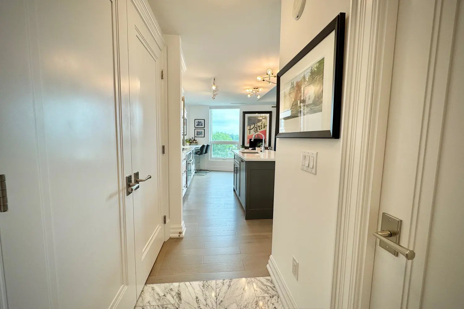 Additional image 5 of 2060 Lakeshore Road 405