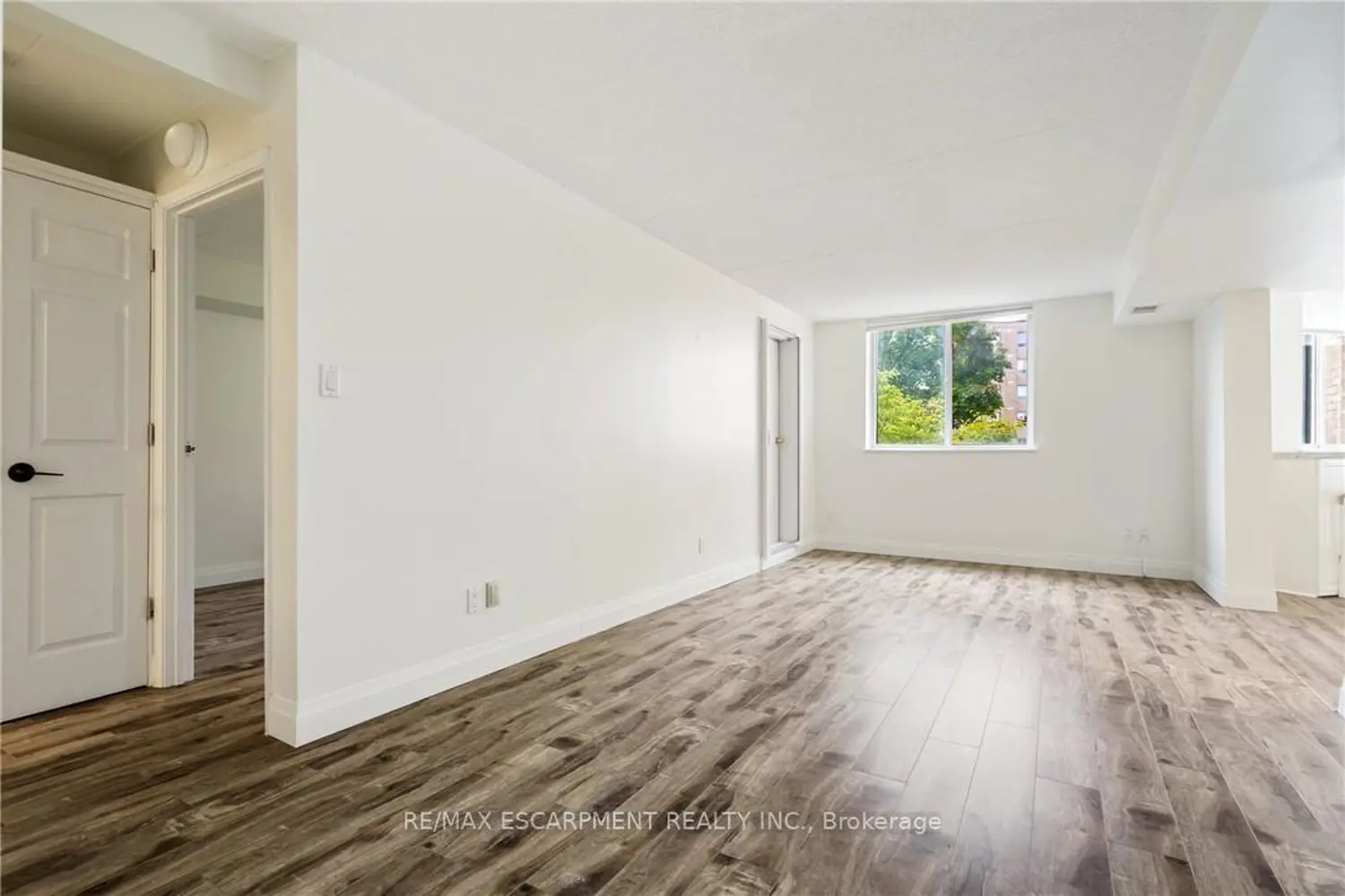 Additional image 5 of 3499 Upper Middle Road #211