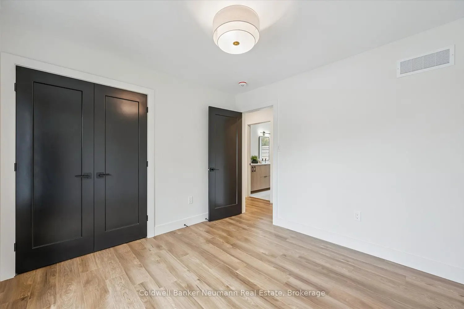 Additional image 15 of 126 Oxford Street