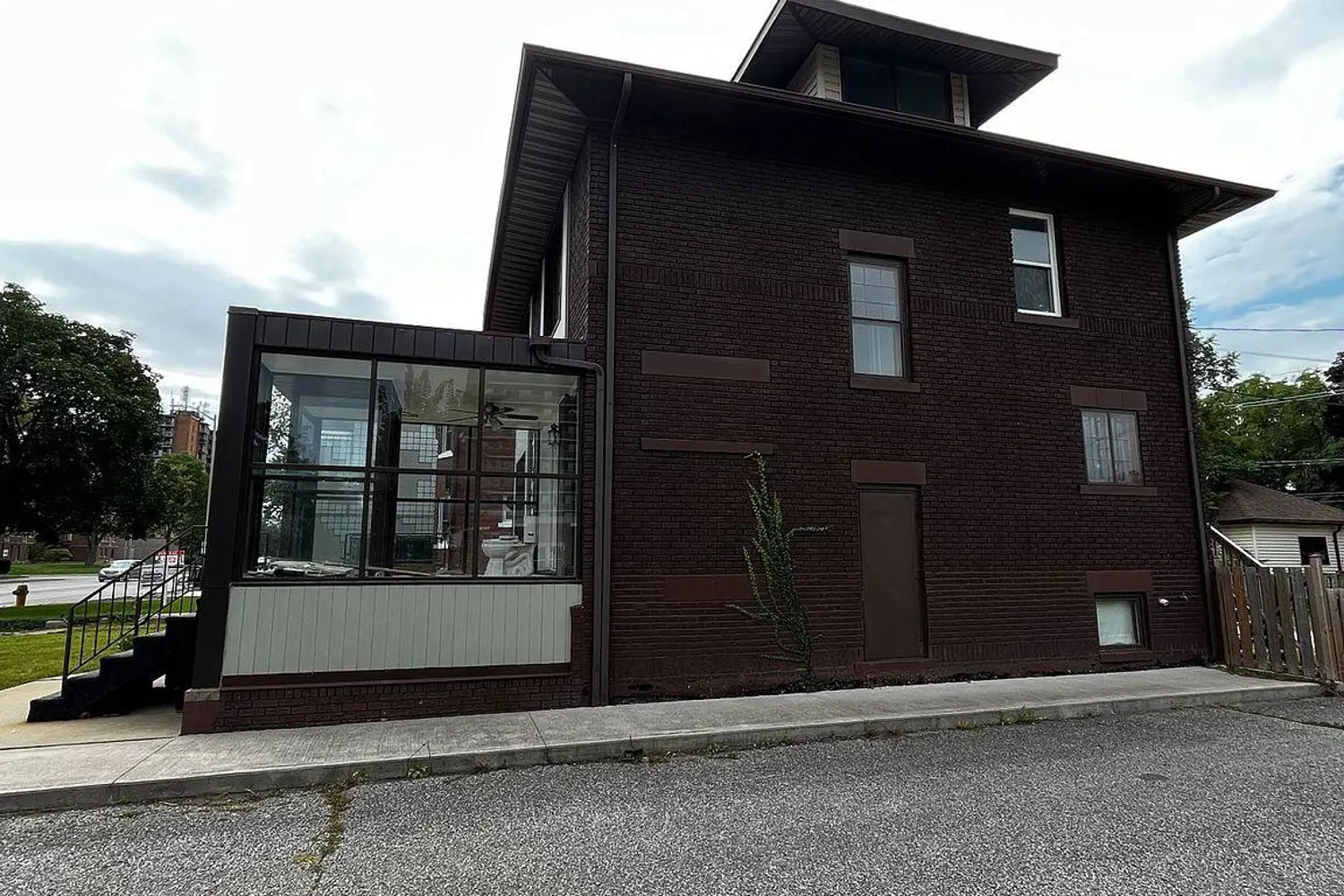 Additional image 2 of 1575 Ouellette Avenue